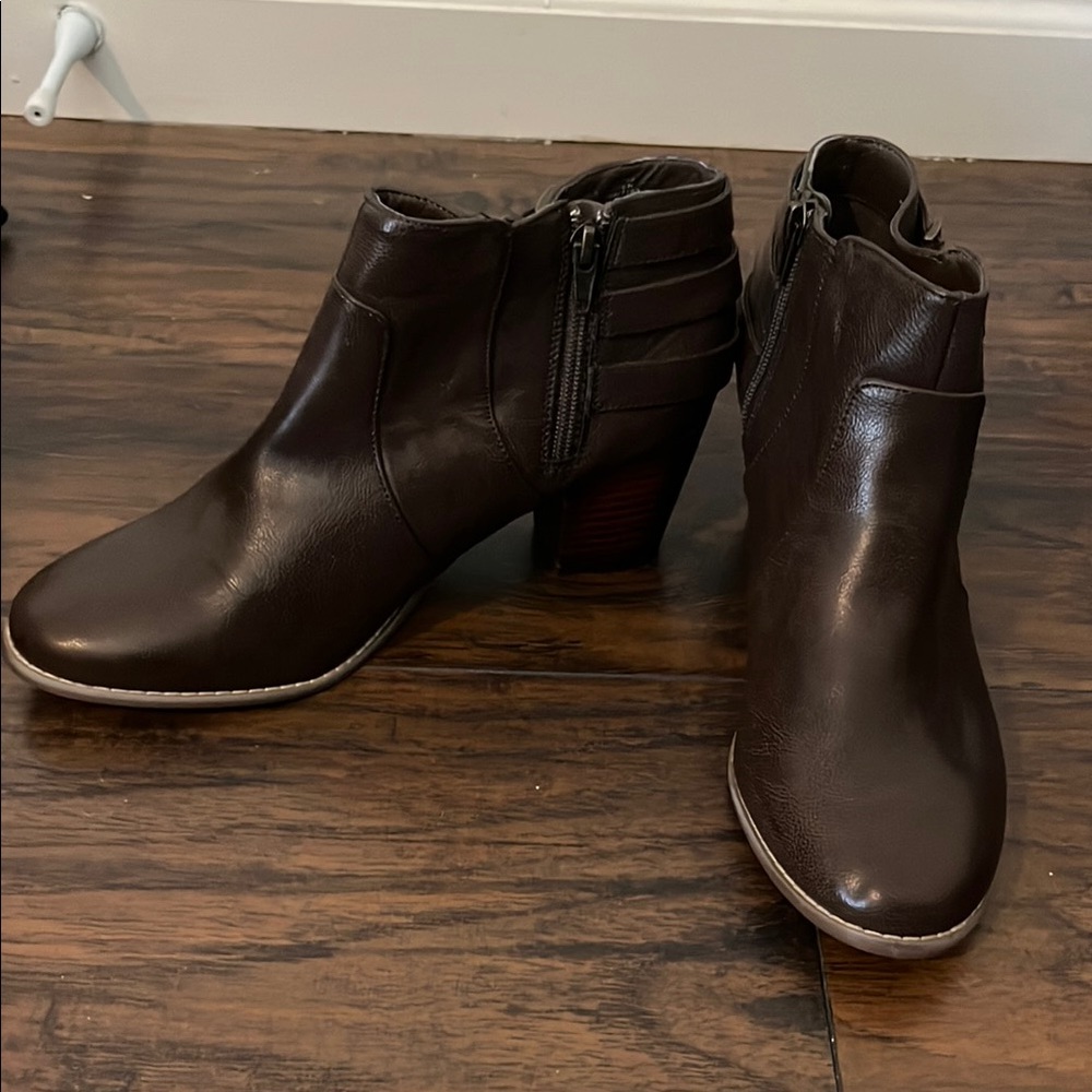 Canyon River Blues Brown Heeled Boots with Sleek Silhouette